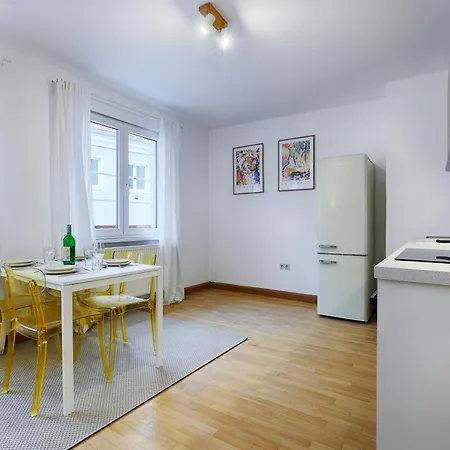Homie Stay Karmeliten Apartments *